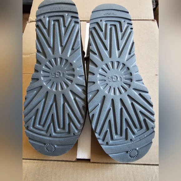 Ugg slippers - Picture 2 of 3